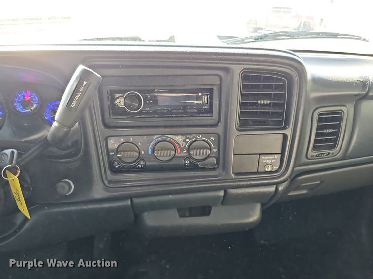 image for item IO9849 2001 Chevrolet 1500 pickup truck