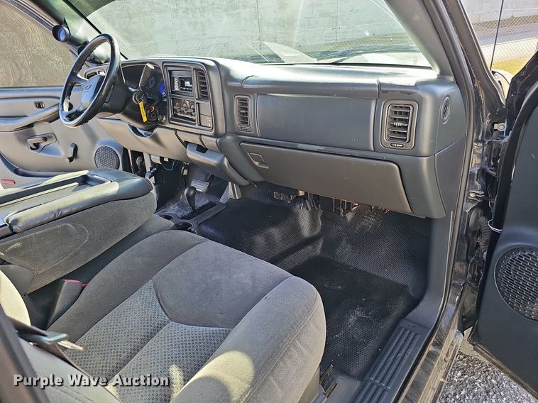 image for item IO9849 2001 Chevrolet 1500 pickup truck