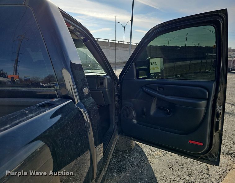 image for item IO9849 2001 Chevrolet 1500 pickup truck