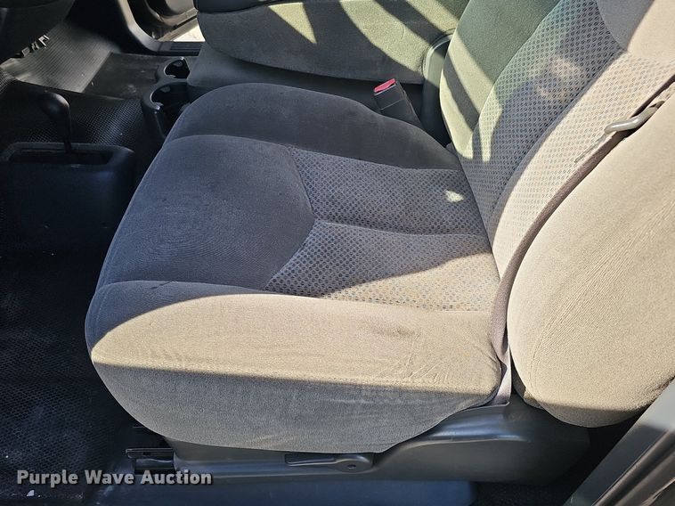 image for item IO9849 2001 Chevrolet 1500 pickup truck