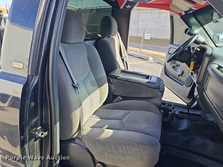 image for item IO9849 2001 Chevrolet 1500 pickup truck