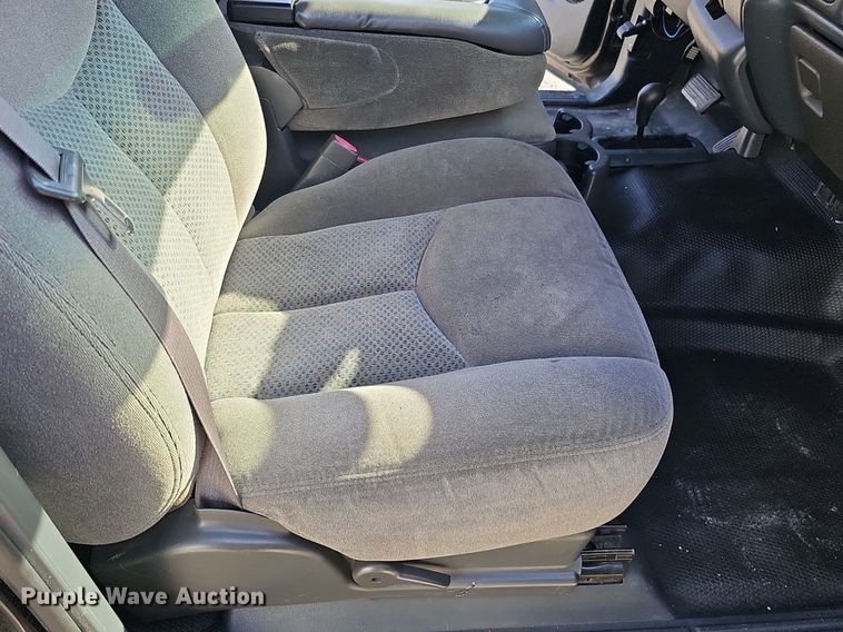 image for item IO9849 2001 Chevrolet 1500 pickup truck