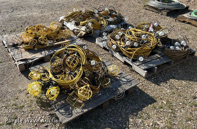 image for item KV9831 Approximately 14 strands of work lights