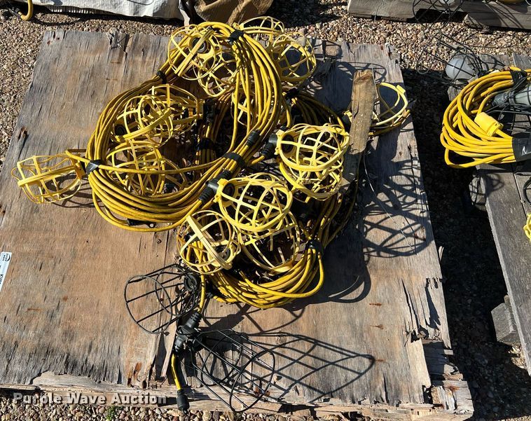 image for item KV9831 Approximately 14 strands of work lights