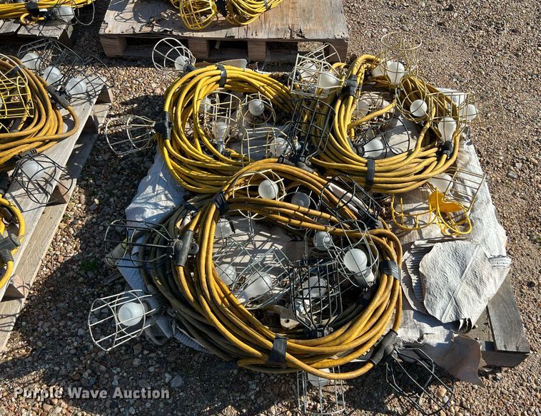 image for item KV9831 Approximately 14 strands of work lights