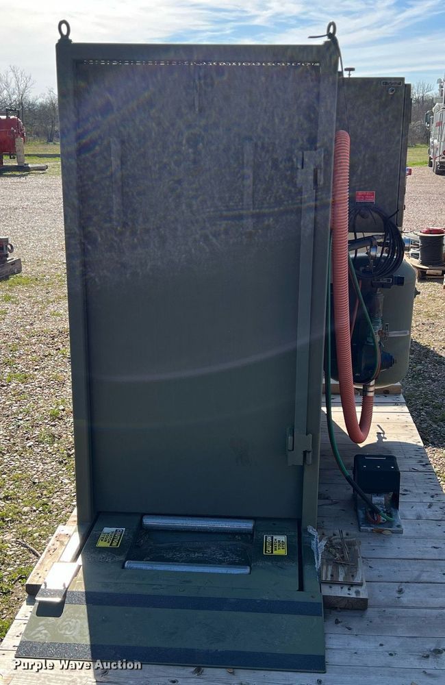 image for item KV9833 2010 Bauer 5871002 tire inflator / bead setter