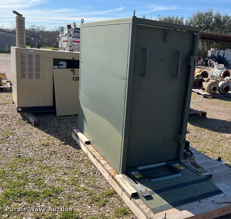 image for item KV9833 2010 Bauer 5871002 tire inflator / bead setter