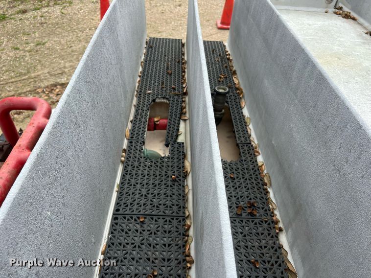 image for item KV9840 2000 Fire Wagons tank trailer