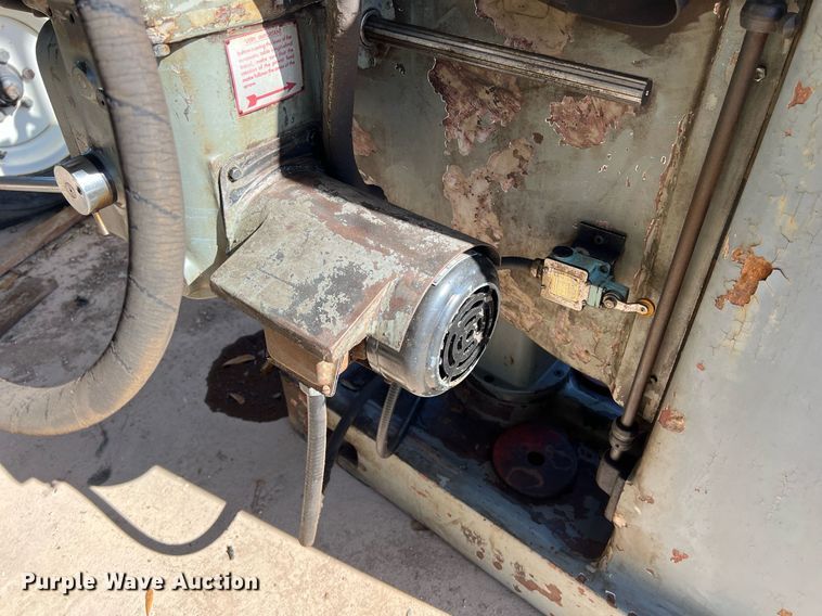 image for item KV9864 DoALL 1928 milling machine