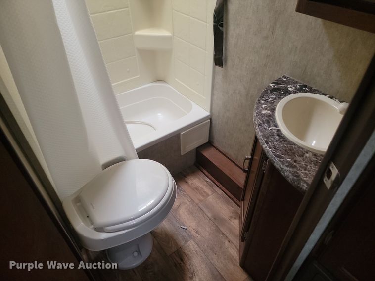 image for item LA9605 2016 Keystone  Passport 2400BH camper