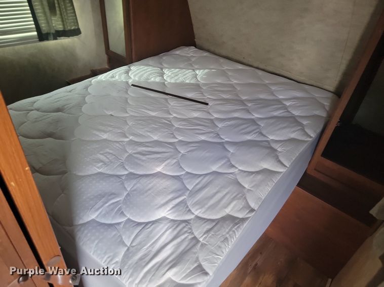 image for item LA9605 2016 Keystone  Passport 2400BH camper