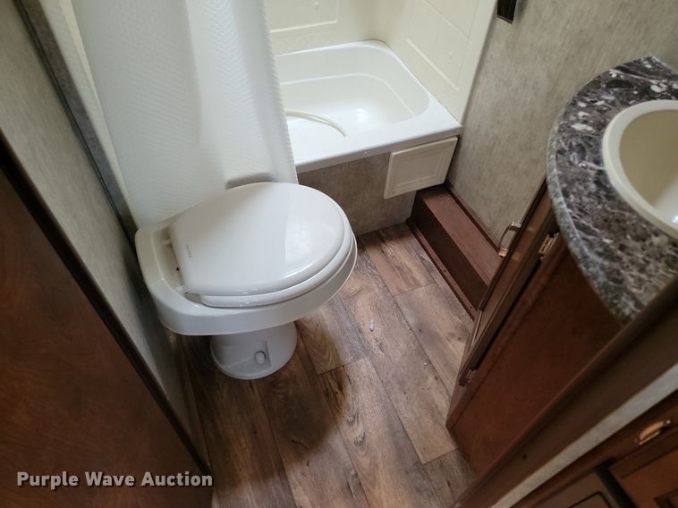 image for item LA9605 2016 Keystone  Passport 2400BH camper