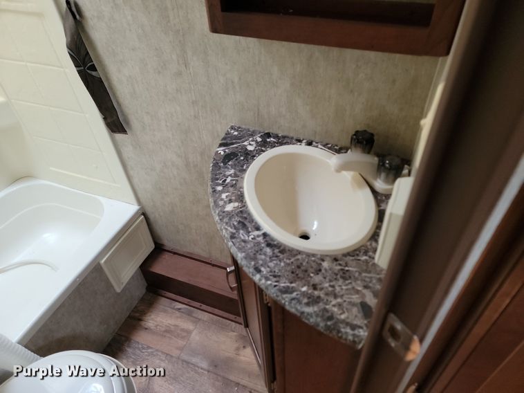 image for item LA9605 2016 Keystone  Passport 2400BH camper