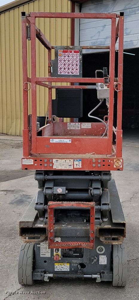 image for item LD9110 Skyjack SJIII 3219 scissor lift