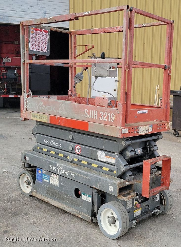 image for item LD9110 Skyjack SJIII 3219 scissor lift