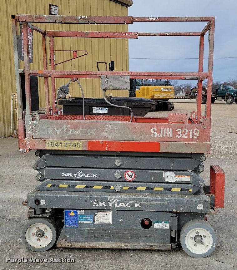 image for item LD9110 Skyjack SJIII 3219 scissor lift