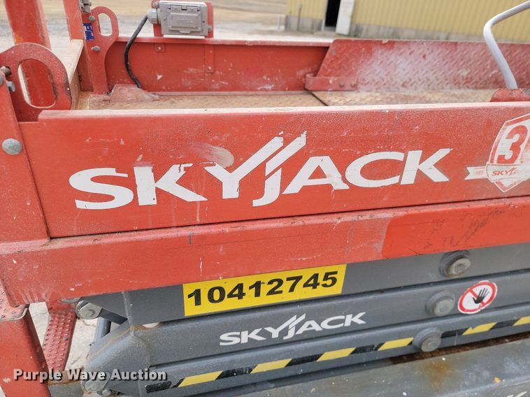 image for item LD9110 Skyjack SJIII 3219 scissor lift