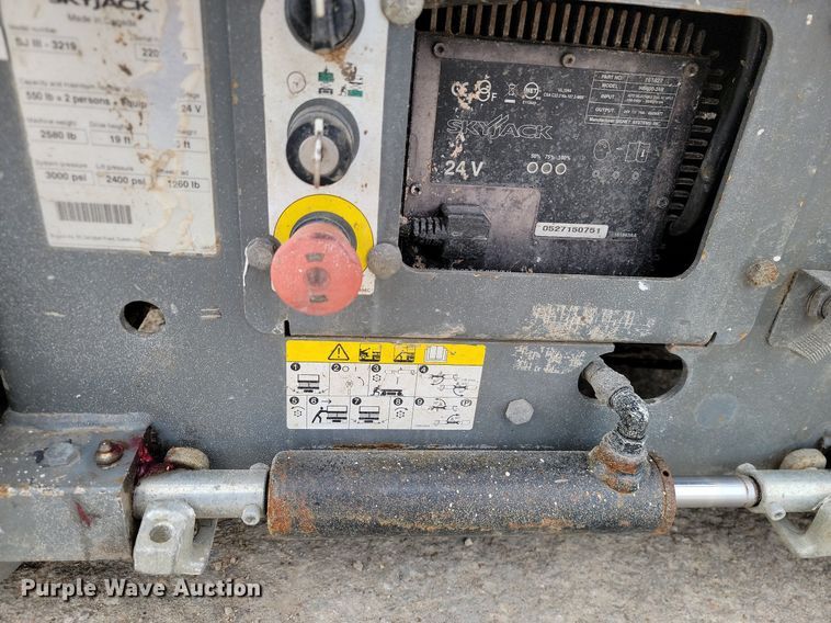 image for item LD9110 Skyjack SJIII 3219 scissor lift