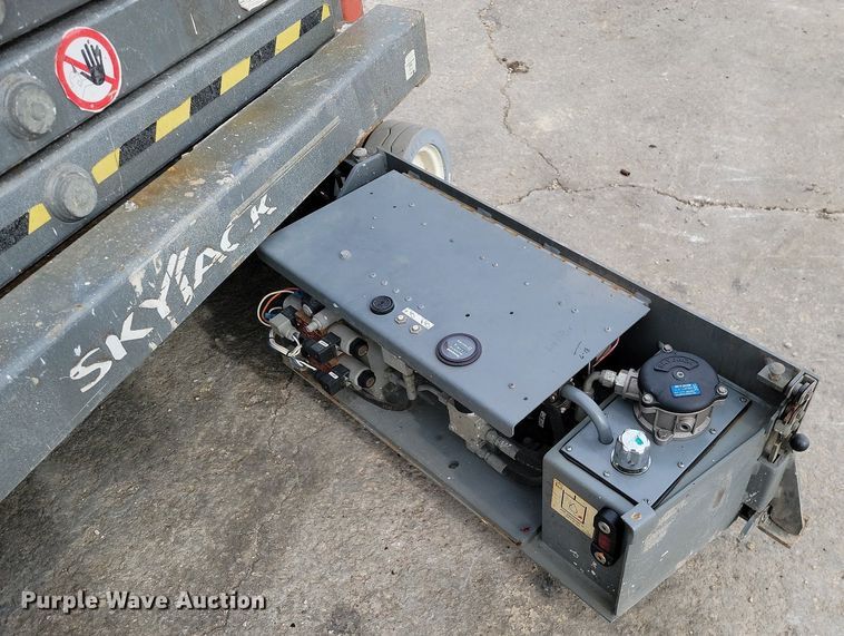 image for item LD9110 Skyjack SJIII 3219 scissor lift