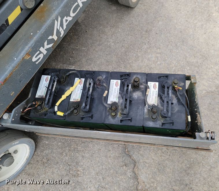 image for item LD9110 Skyjack SJIII 3219 scissor lift