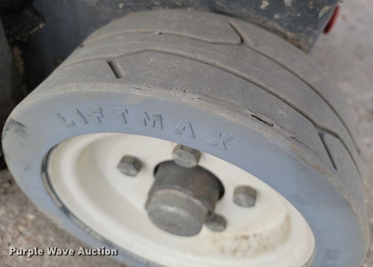 image for item LD9110 Skyjack SJIII 3219 scissor lift