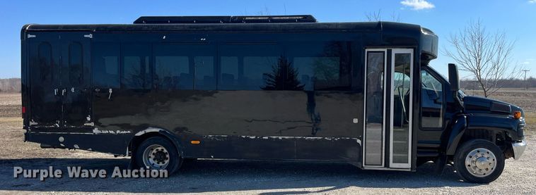 image for item LD9979 2008 GMC C5500 shuttle bus