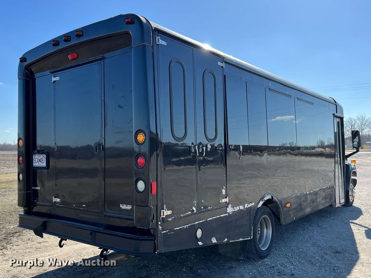 image for item LD9979 2008 GMC C5500 shuttle bus