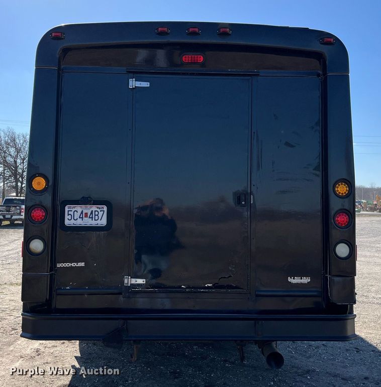 image for item LD9979 2008 GMC C5500 shuttle bus