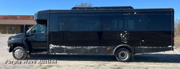 image for item LD9979 2008 GMC C5500 shuttle bus