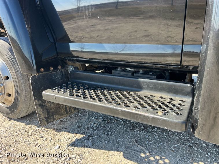 image for item LD9979 2008 GMC C5500 shuttle bus