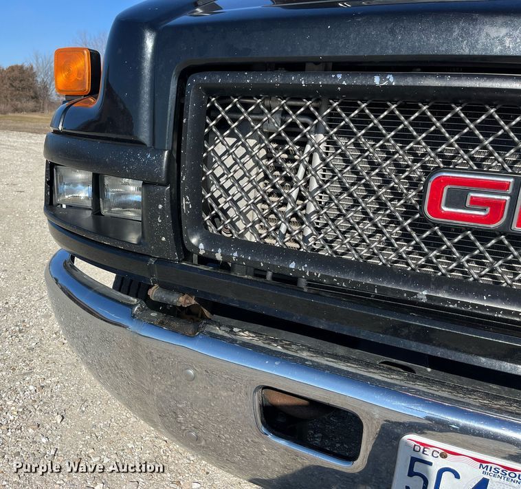 image for item LD9979 2008 GMC C5500 shuttle bus