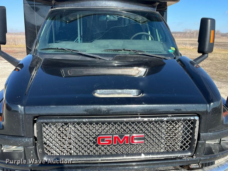 image for item LD9979 2008 GMC C5500 shuttle bus