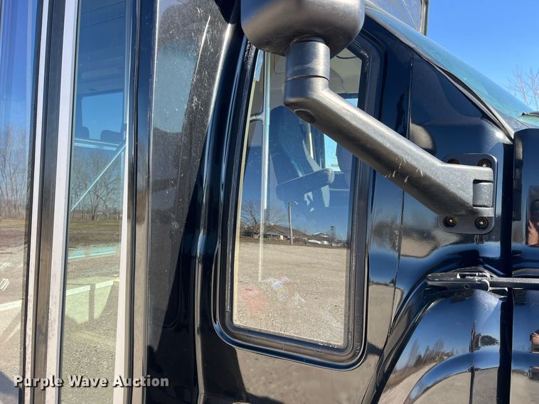 image for item LD9979 2008 GMC C5500 shuttle bus