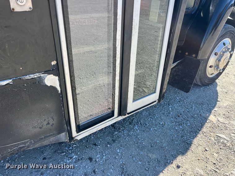 image for item LD9979 2008 GMC C5500 shuttle bus