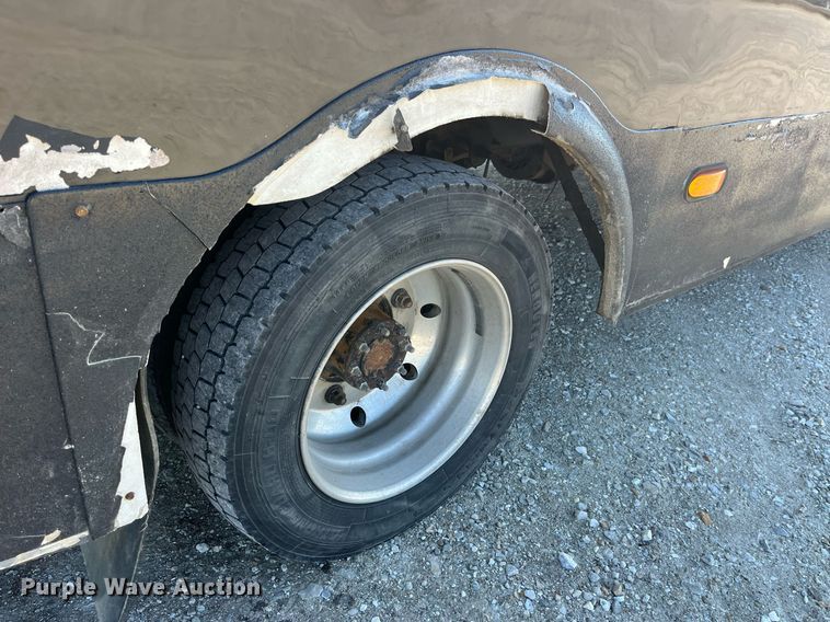 image for item LD9979 2008 GMC C5500 shuttle bus