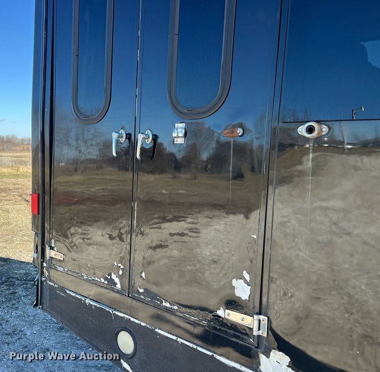 image for item LD9979 2008 GMC C5500 shuttle bus