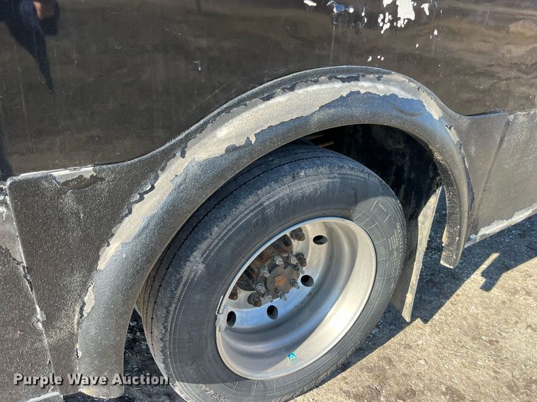 image for item LD9979 2008 GMC C5500 shuttle bus