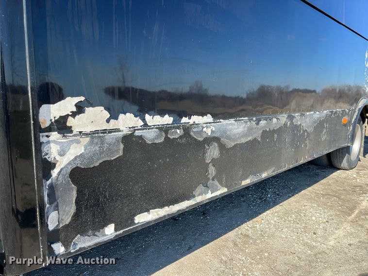 image for item LD9979 2008 GMC C5500 shuttle bus