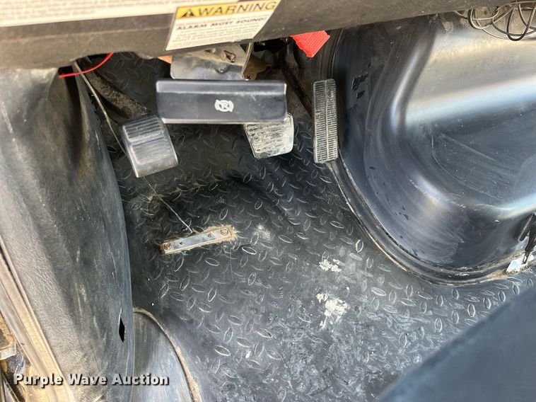 image for item LD9979 2008 GMC C5500 shuttle bus