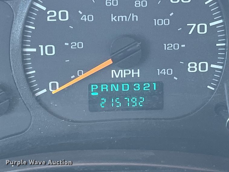 image for item LD9979 2008 GMC C5500 shuttle bus