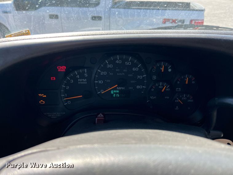 image for item LD9979 2008 GMC C5500 shuttle bus