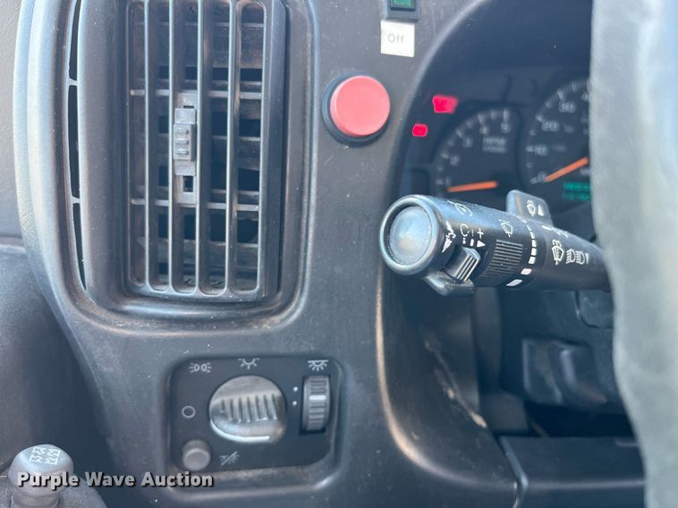 image for item LD9979 2008 GMC C5500 shuttle bus