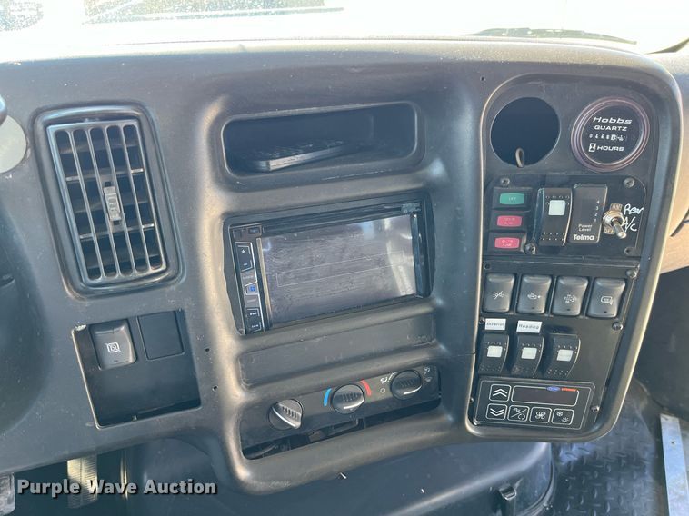 image for item LD9979 2008 GMC C5500 shuttle bus