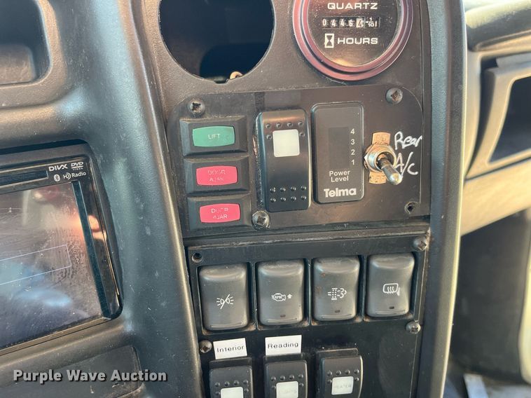 image for item LD9979 2008 GMC C5500 shuttle bus