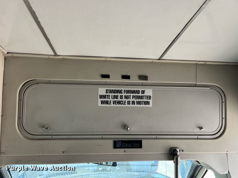 image for item LD9979 2008 GMC C5500 shuttle bus