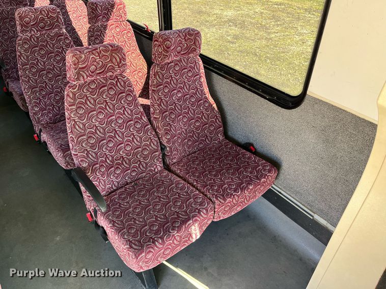 image for item LD9979 2008 GMC C5500 shuttle bus