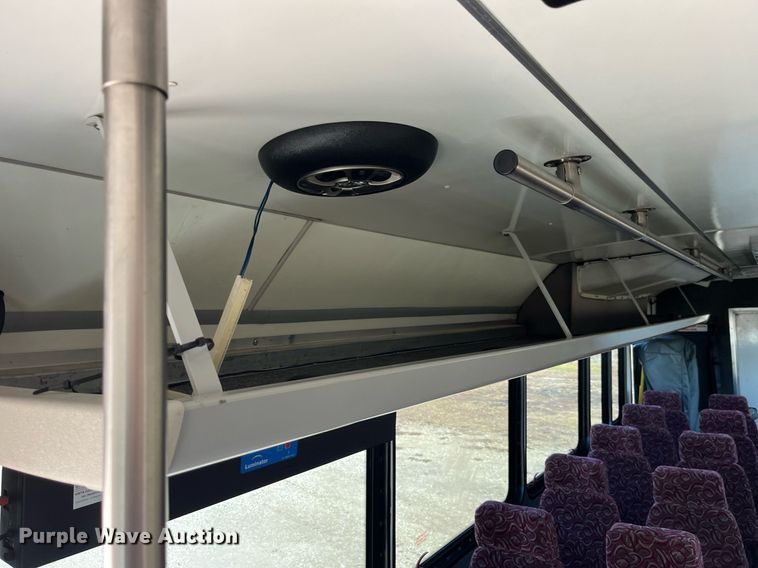 image for item LD9979 2008 GMC C5500 shuttle bus