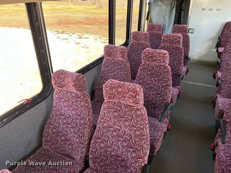 image for item LD9979 2008 GMC C5500 shuttle bus