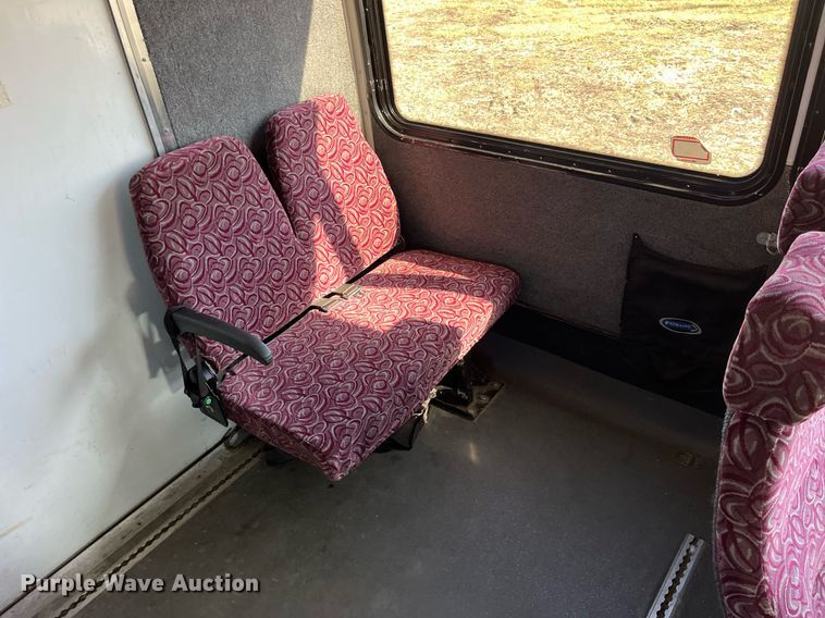 image for item LD9979 2008 GMC C5500 shuttle bus