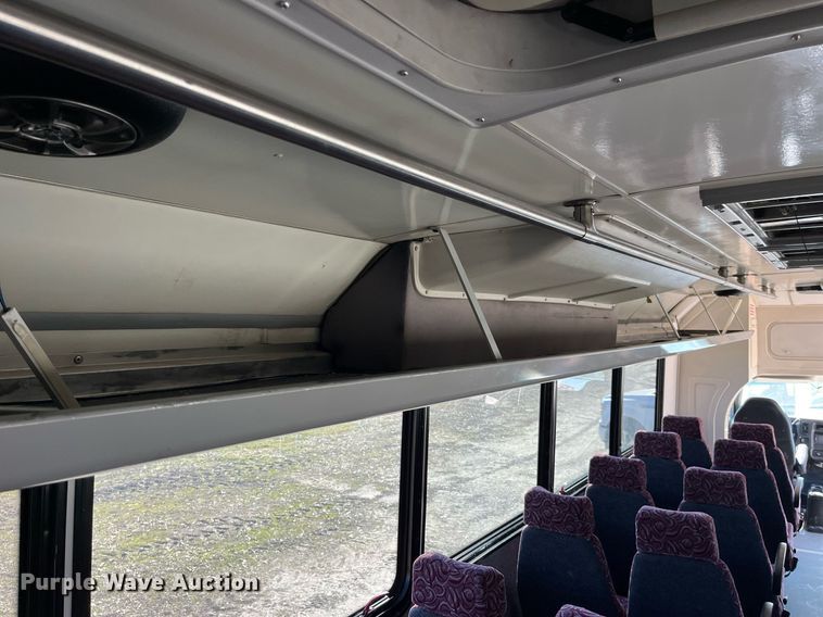 image for item LD9979 2008 GMC C5500 shuttle bus